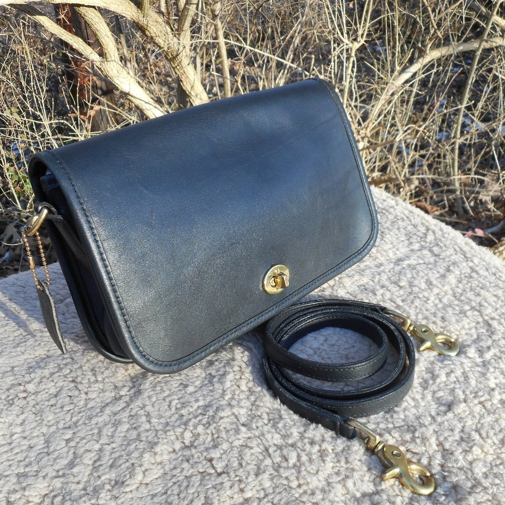 Vintage Coach  Pocket Purse 9755 , in Black made in United States before 1994